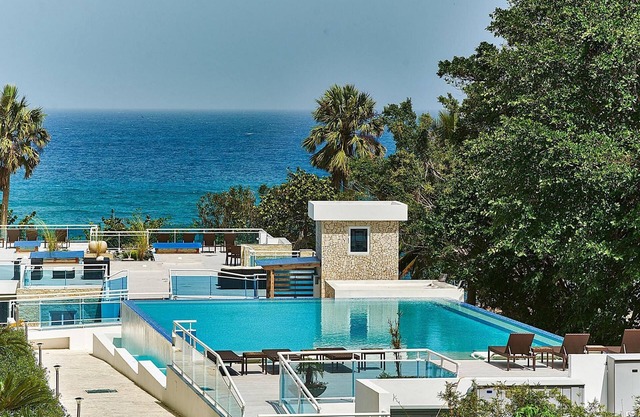 3BD top-floor family-friendly penthouse, large beachfront rooftop terrace&bar!