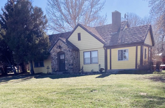 3BDRM Home in Historic Fort Peck, walk to Summer Theatre, Ft. Peck Hotel