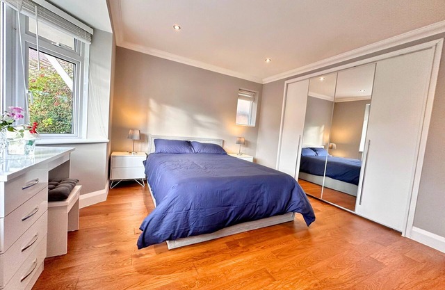 3Bed Luxury Home with Free Parking, 22 mins to Liverpool street central london