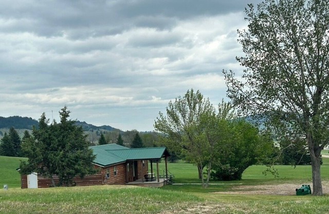 3Bedroom, 2 Bath Cabin Located in Sturgis South Dakota just minutes from Downtown Sturgis