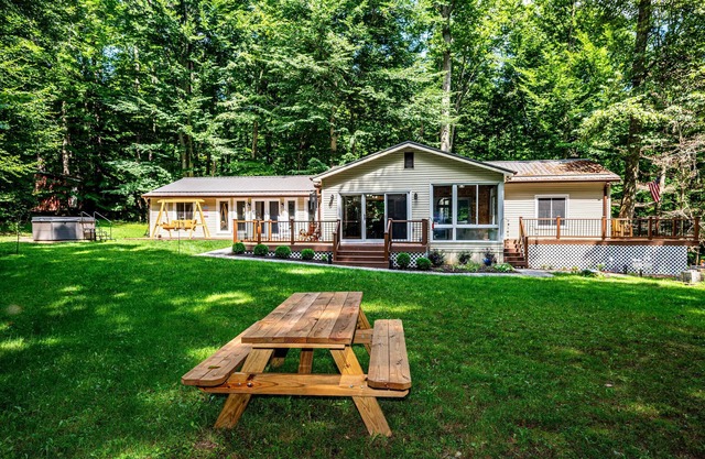 3BR, 3.5 BA Secluded Home