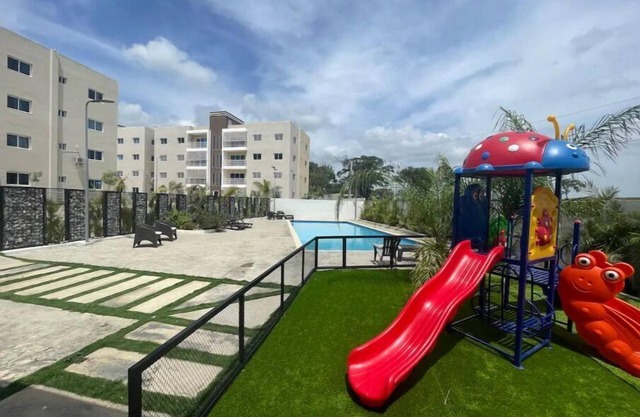 3br condo large pool 24-7 security