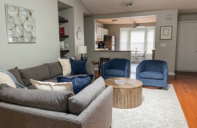 3BR Fully appointed home minutes from the islands, shops, parks, and downtown!