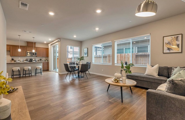 3BR Home at Pagoda Lane｜Walk In Closets｜Garage｜nWifi｜Laundry Roomn #41982