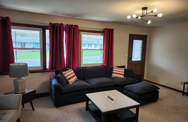 3br Home in the Heart of Rockford