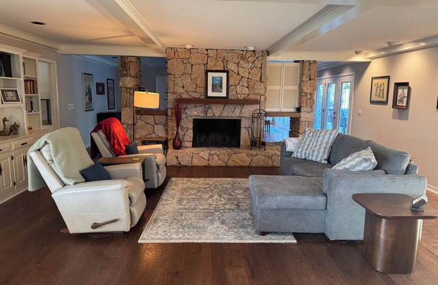 3BR house in OKC, 2 living spaces, pool, pet friendly, fenced yard, corner lot