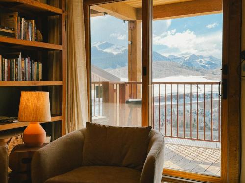 3BR Mountain Condo at the Trailhead with Huge Views