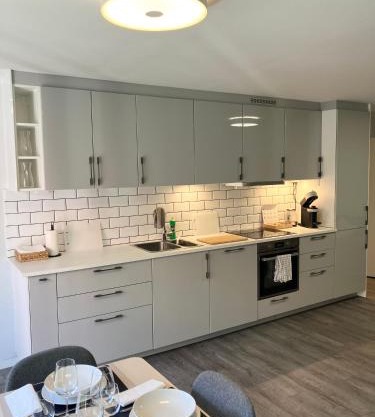 3BR Penthouse in city center with free parking