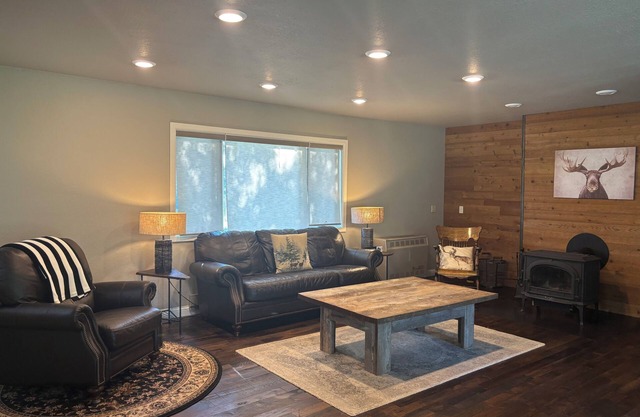 3BR Riverfront Retreat on 16 Acres Minutes from Red Lodge