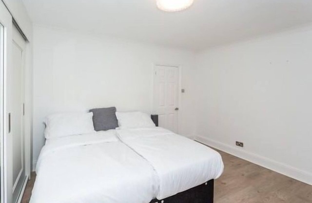 3BR-Sleeps7-Garden-Parking