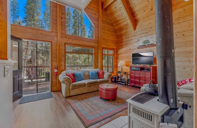 3BR Soda Springs Ski & Lake Getaway
