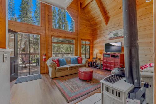 3BR Soda Springs Ski & Lake Getaway