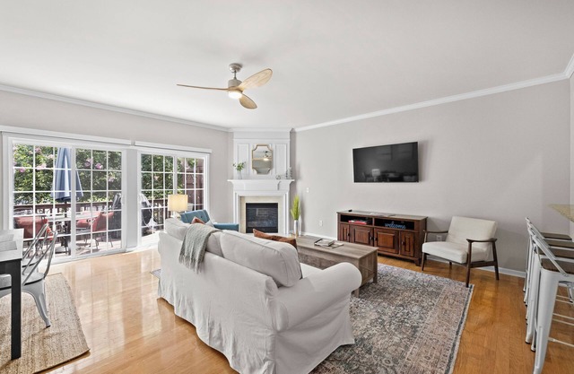 3BR Townhome Quiet Family Area in South Park w/Balcony, BBQ, Work Space, & WiFi