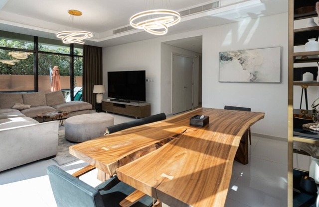 3BR Villa in DAMAC Hills | Garden | Near Carrefour & Malibu Beach