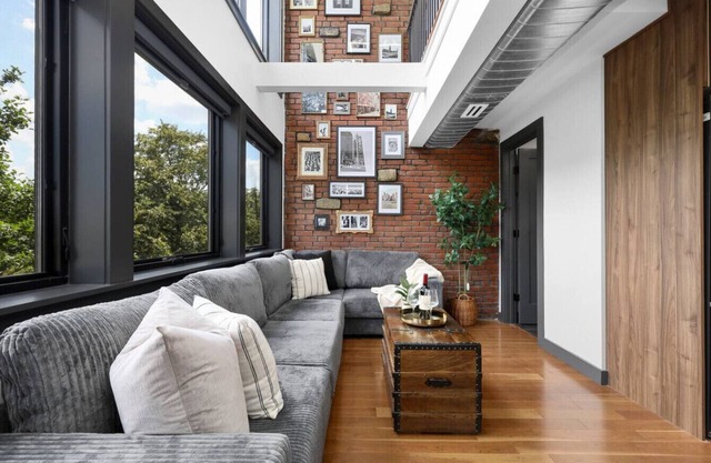 3BR3Bth Penthouse 2 Parking Spaces/TD/MIT/Harvard