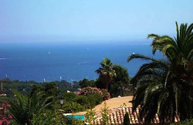 * 3P air-conditioned house with sea view, terrace/garden, swimming pool, play area