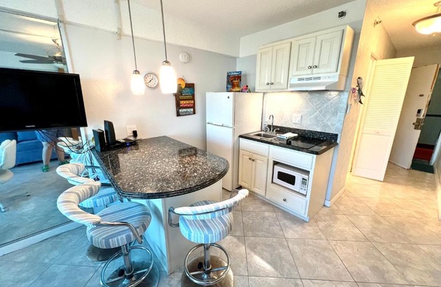 3rd Floor Balcony Beach View Studio Condo in the Beach Club