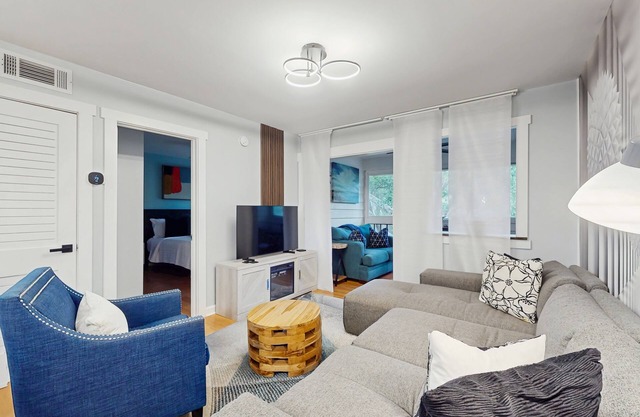 3rd Floor Condo with pools, tennis/pickleball courts, access to beach