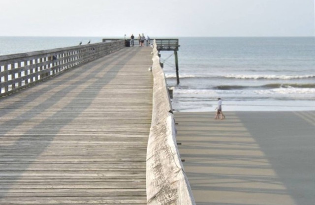 3rd Floor Oceanfront Condo! Community Pool & Pier w/1000 ft fishing pier!