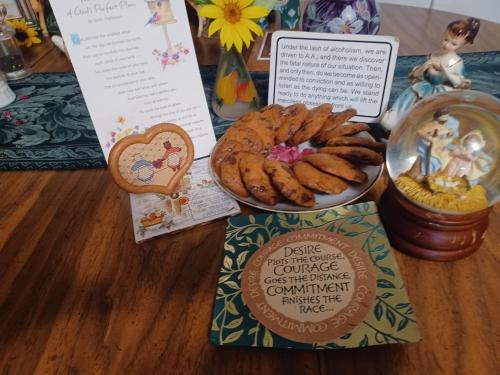 4 20 FRIENDLY Theme PARK ACCESS Antique Rose Garden FIREPLACE Suite