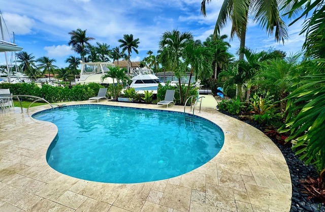 4/3-Heated Pool-Dock-Ping Pong-Kayaks-Luxurious