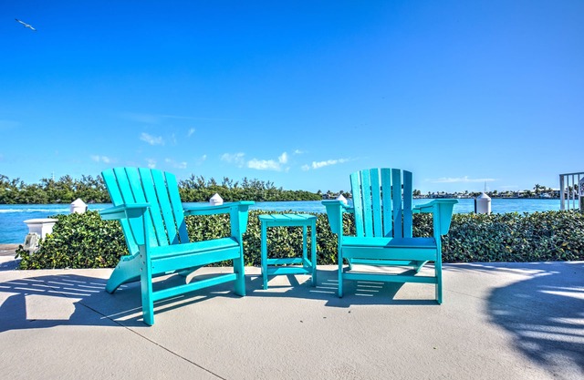 4/3 pool home-Best Boating Location, BEST Views & an amazing Oceanfront Property