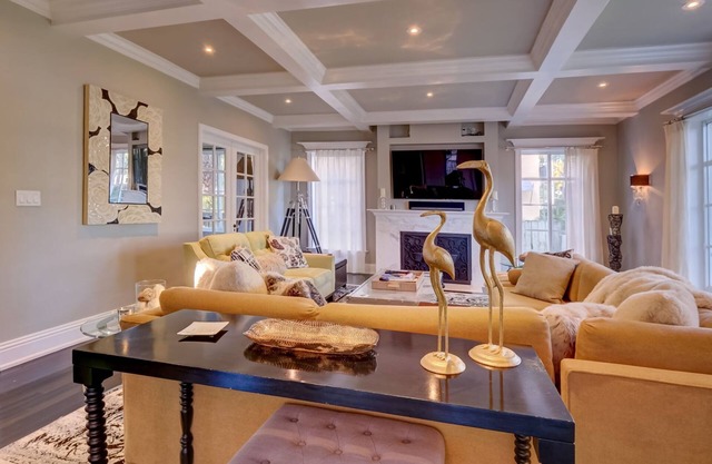 4/6bd SPACIOUS, Heart of Miami Beach! Mediterranean Villa w/Jacuzzi, HUGE YARD!