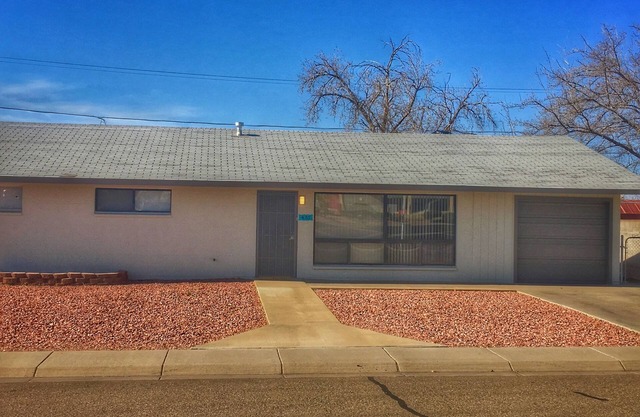 4 bdrm/2 bath house close to lake Powell, antelope canyon and horseshoe bend