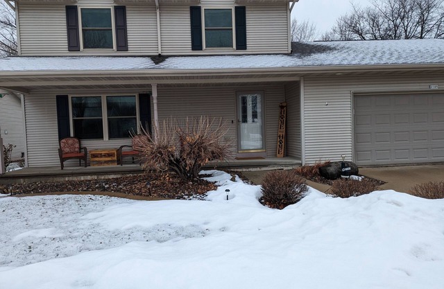 4 Bdrm 3.5 Ba Finished Basement Great for EAA