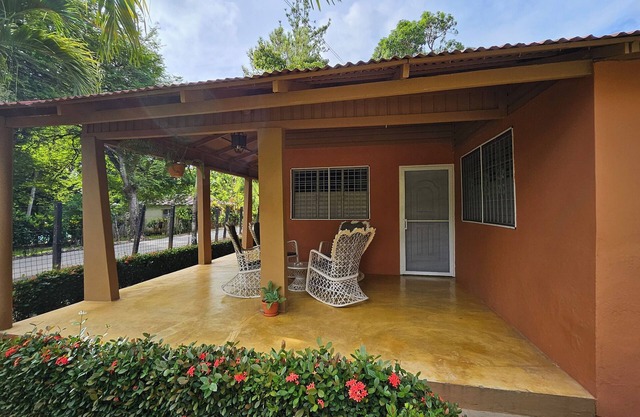 4 Bdrm/3 bath Villa AC/Wi-Fi/Cable/nGazebo/BBQ/up to 15 ppl