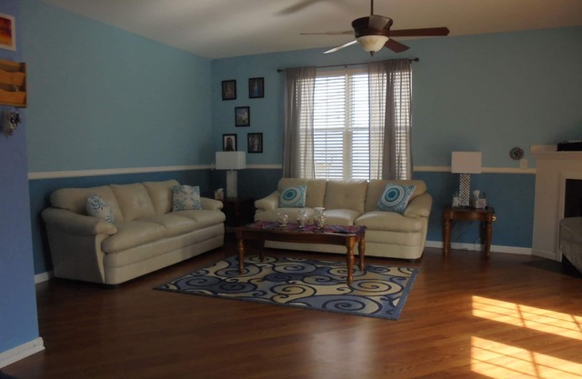 4 bdrms 3 fulls ba, indoor sauna, large hottub, large spacious Home and more!