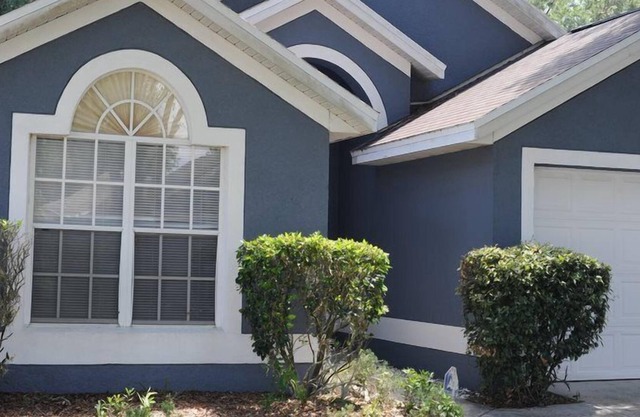 4 bed 2 bath with Pool