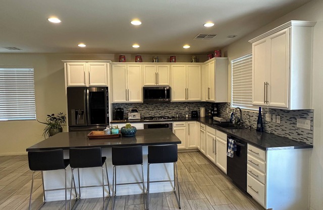 4 Bed 3 Bath house in Las Vegas. Close to the strip and Red Rock.