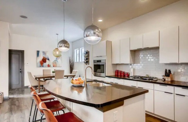 4 bed, 4 bath, Minutes to Downtown Denver