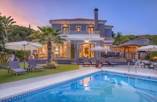 4 bed, 4 Ensuite, Heated Pool, A/C, Nr Beach in Marbesa, near Cabopino, Marbella