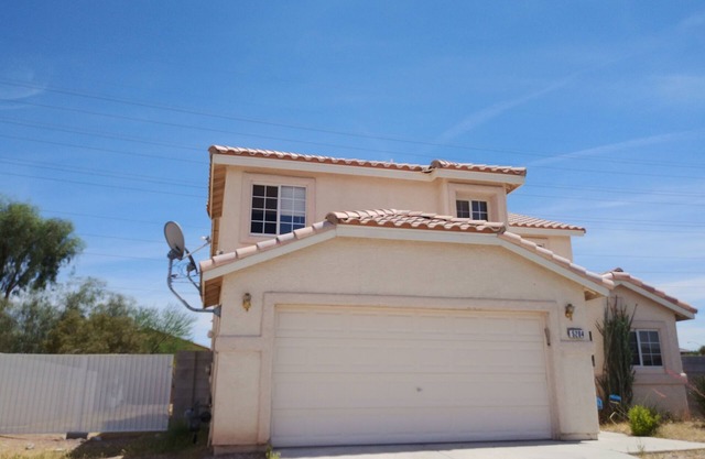 4 BED HOUSE 15 MINUTES FROM LAS VEGAS STRIP