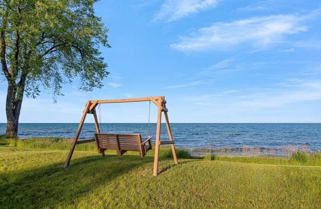 4 bed house on the shore of Lake Michigan