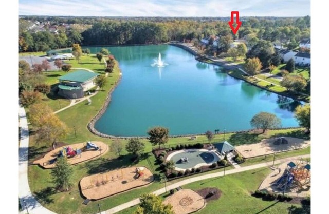 4 Bedroom 2.5 Bath Sleep 10- near Carowinds & next to lake Park