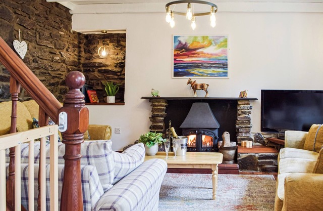 4 bedroom accommodation in Pwll near Llanelli