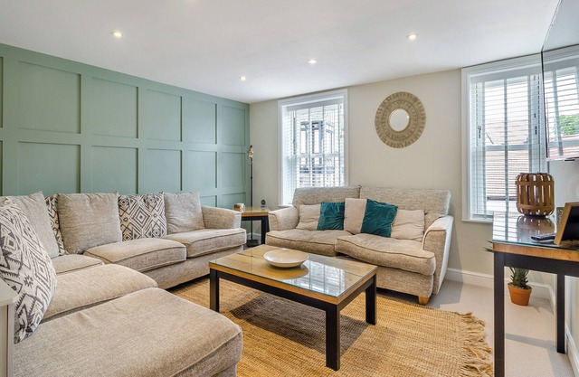 4 bedroom accommodation in Chesterfield