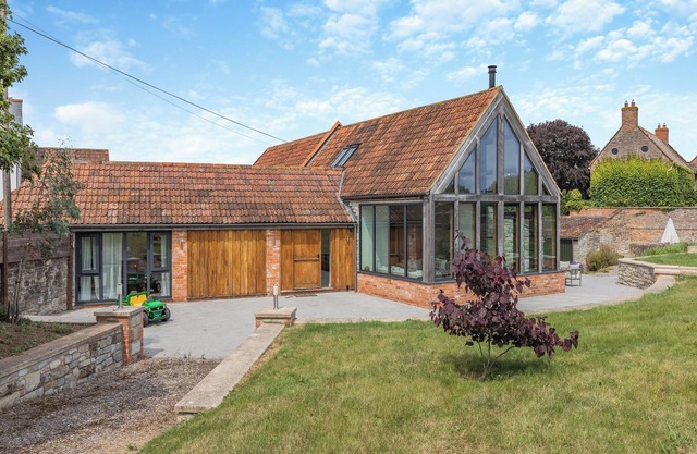 4 bedroom accommodation in Middlezoy, near Bridgwater