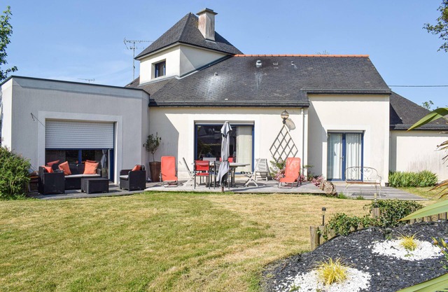 4 bedroom accommodation in Hillion