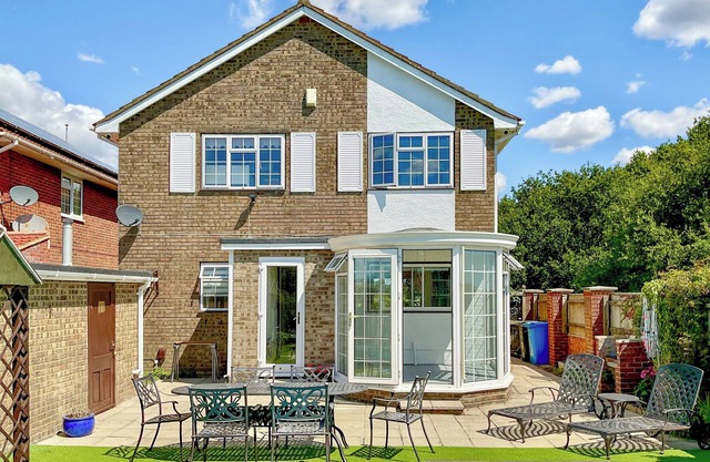 4 bedroom accommodation in Poole