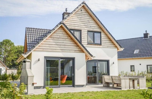 4 bedroom accommodation in De Koog