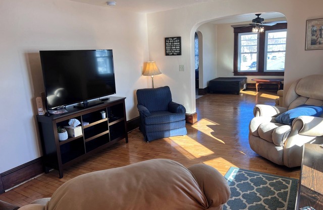 4 Bedroom Apartment above Wilzke's Pub - Neighborhood Bar.