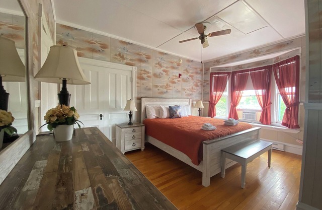 4 Bedroom Cottage at the 500 acre Poland Spring Resort with lots of onsite activities!