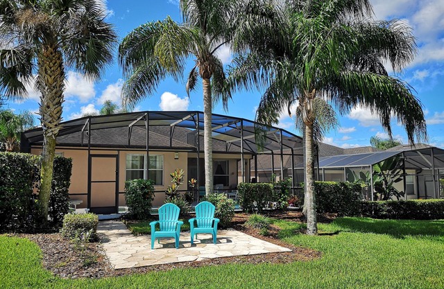 4 Bedroom Executive Villa with Pool & Spa, Games Room, Wifi and Large Gardenn