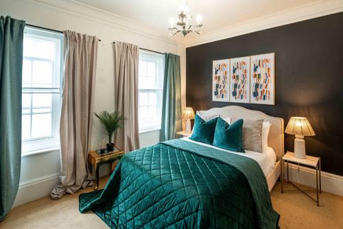 4 bedroom home by Buckingham Palace
