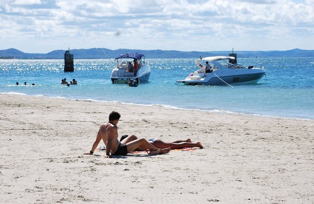 4-bedroom house 100 m from the beach