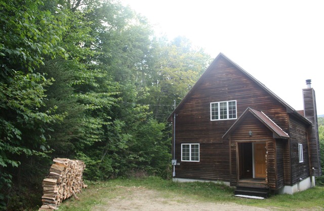 4 Bedroom House Conveniently Located Between Stratton Mountain and Mount Snow